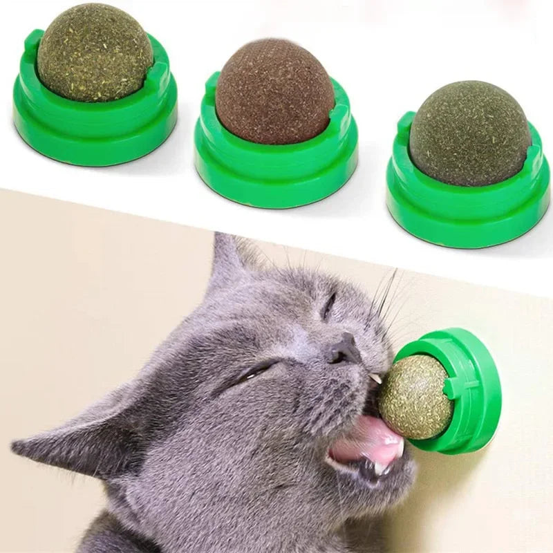 La Esfera de Hierba Gatera del Reino — Bola de Catnip Adhesiva para Gatos