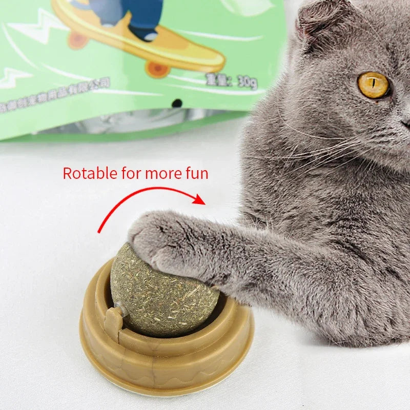 La Esfera de Hierba Gatera del Reino — Bola de Catnip Adhesiva para Gatos
