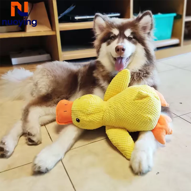 El Pato del Reino — Juguete de Peluche Interactivo para Perros 🦆⚔️